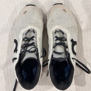 Women’s cloud monsters 8.5